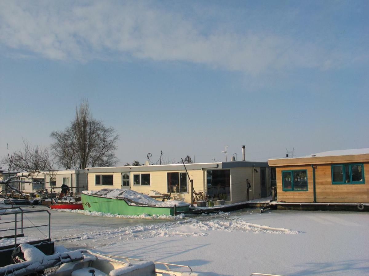 بروك إن ووترلاند Out Of Amsterdam, River Apartment Close To City المظهر الخارجي الصورة